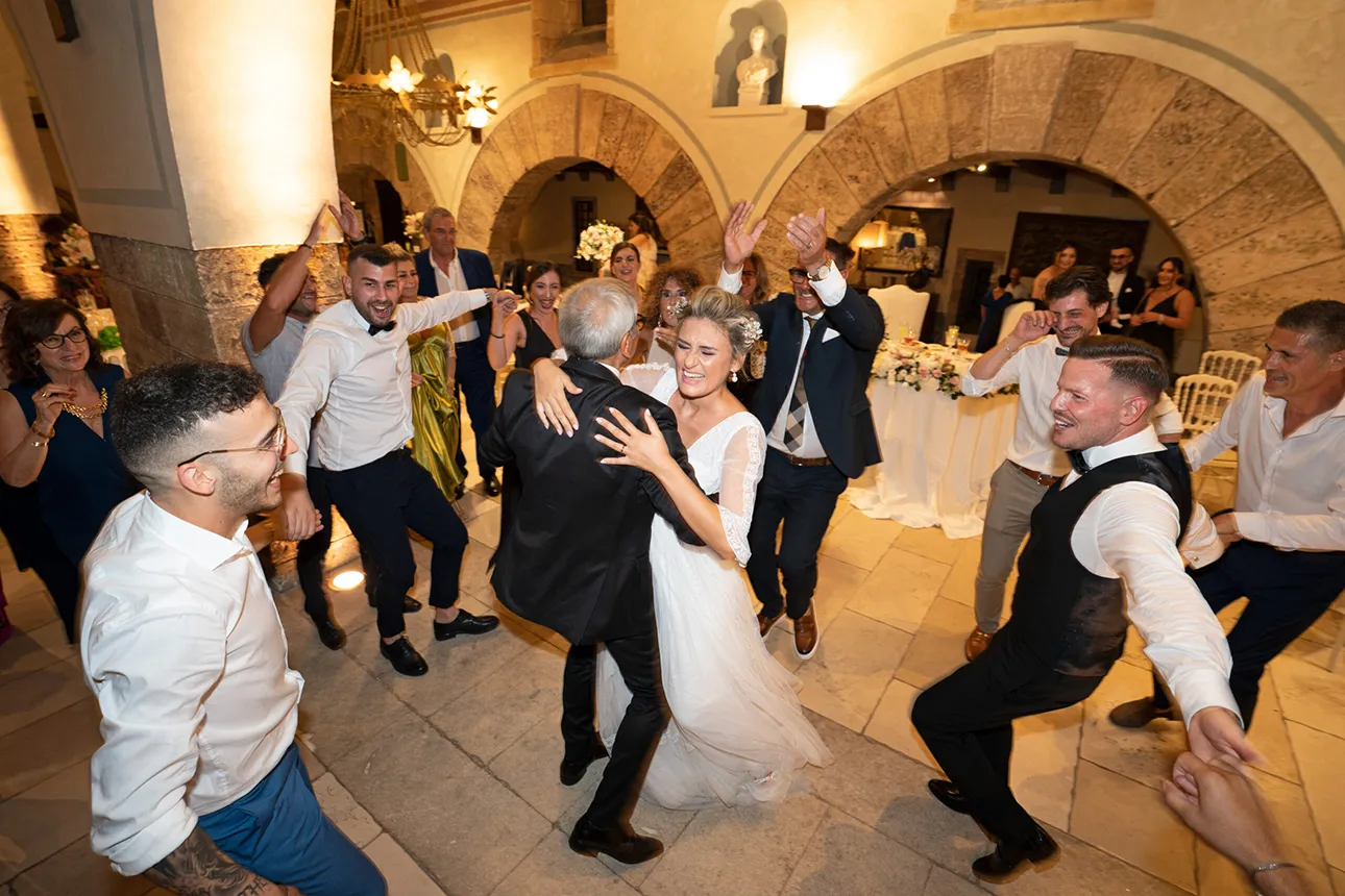 Foto non in posa scattate durante una festa di matrimonio