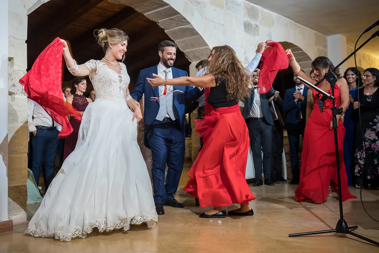 momenti di festa durante un matrimonio a Masseria san Lorenzo a Lecce