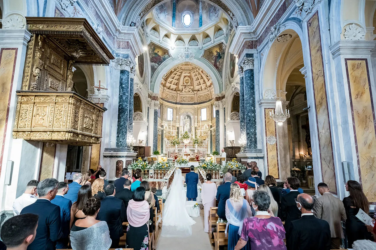 matrimonio a Campi Salentina. Interno della chiesa matrice
