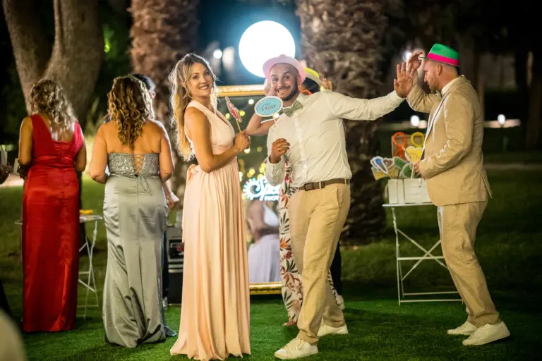 momenti di gioia e divertimento a d un matrimonio a Castello Monaci