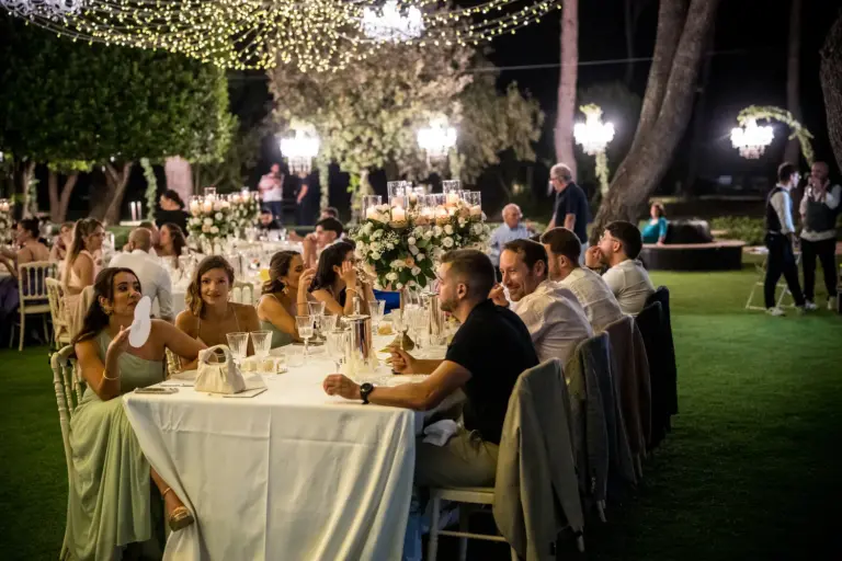 matrimonio serale a castello monaci, cena in esterni