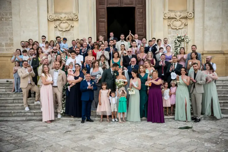 Matrimonio a Guagnano, foto di gruppo con sposi