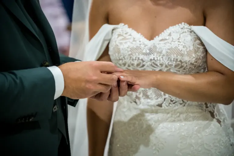 scambio degli anelli durante un matrimonio a Guagnano