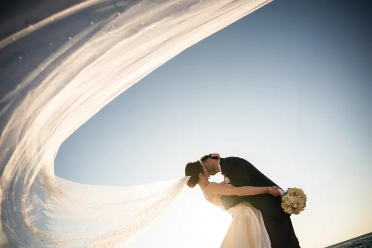 matrimonio a Gallipoli, una splendida foto tratta dal loro servizio fotografico senza pose realizzato da Maraca Fotografia