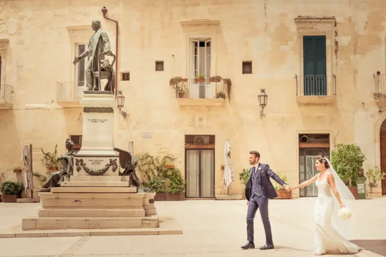 foto di matrimonio a Lecce, sposi realizzano il servizio foto nel centro storico della città salentina