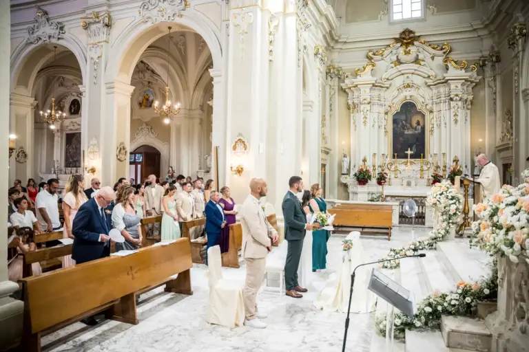 chiesa madre di Guagnano durante il rito del matrimonio