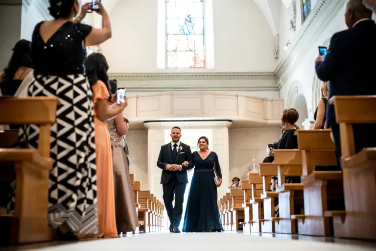 Matrimonio a Surbo, ingresso dello sposo in Chiesa di Santa Maria del Popolo