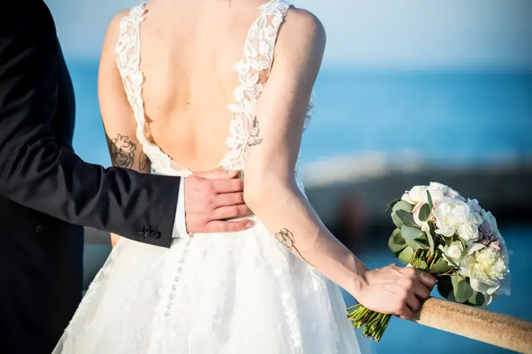 foto spontanee durante un matrimonio in puglia curato da una wedding planner